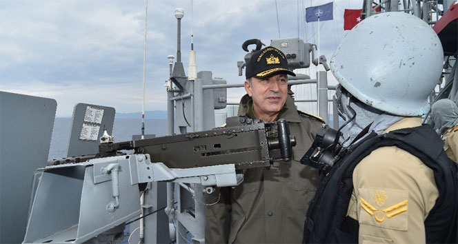 Orgeneral Akar, geceyi fırkateynde geçirdi
