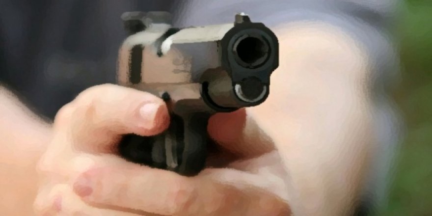 Arkadaşını öldürdü, bilgisayar başında yakalandı!