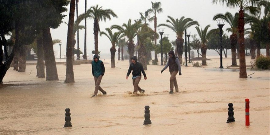 Burhanettin Kocamaz'dan Mersin'de 'evden çıkmayın' uyarısı
