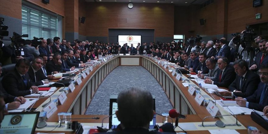 Anayasa değişikliği teklifi komisyonda kabul edildi