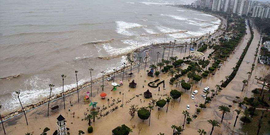 Kalkınma Bakanı Elvan: Mersin'deki selde kaybolan 3 kişi aranıyor