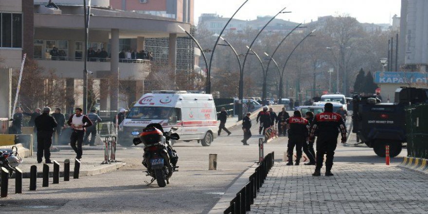Gaziantep’te Emniyet Müdürlüğü Önünde Çatışma