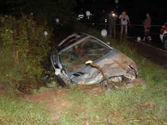 Kocaeli'de Otomobil Su Kanalına Uçtu: 5 Yaralı