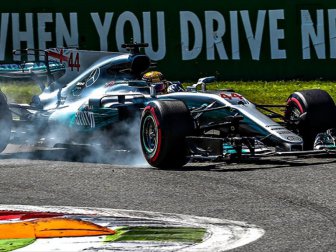 Hamilton Zirveye çıkmayı başardı