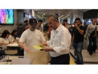 Yurt Dışından Gelen Seçmenler Havalimanında Oy Kullandı