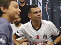 Beşiktaşlı Pepe İmza Gününde