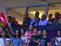 Gençlik ve Spor Bakanı Bak, Millileri Yalnız Bırakmadı
